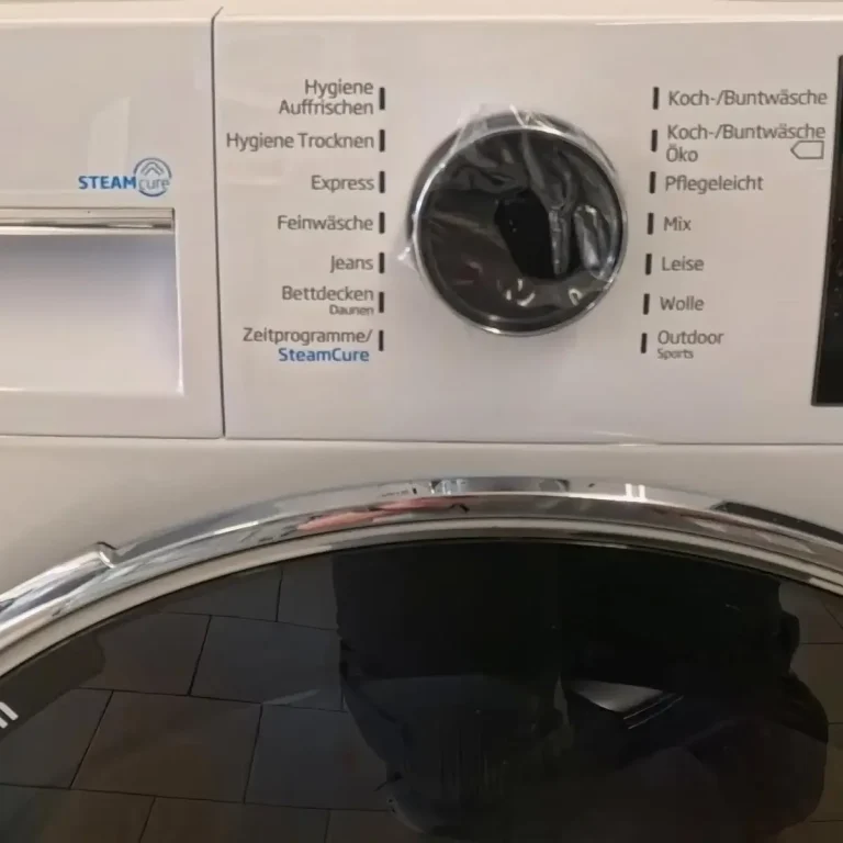 Detailansicht des Bedienfelds eines Beko Trockners mit dem "SteamCure"-Dampfprogramm und Hygienefunktionen, ideal für kleine Haushalte