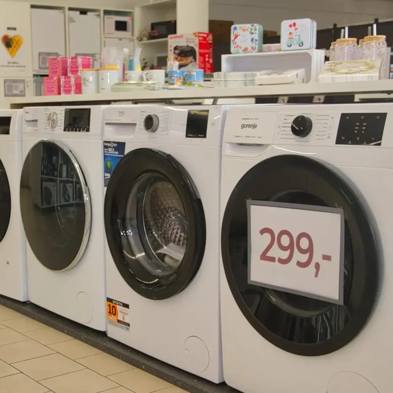 Reihe günstiger Waschmaschinen ab 299 Euro im Showroom von Hausgeräte Siegerland in Freudenberg